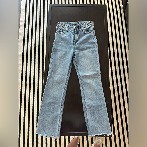 BDG Jeans Size 24 - Picture 1 of 2